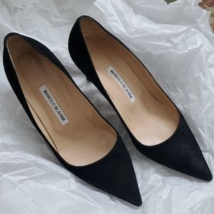 Manolo Blahnik 39.5 Black Suede Heels